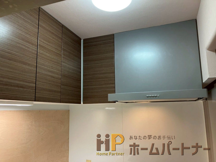 施工後の吊戸棚とレンジフード