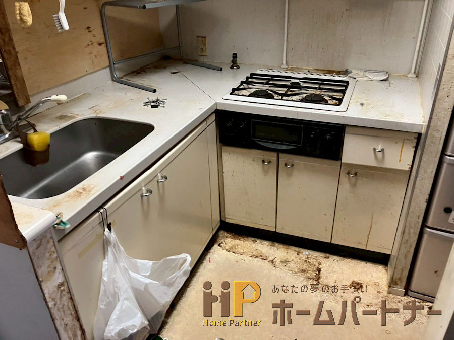 施工前の既存古くなったキッチン
